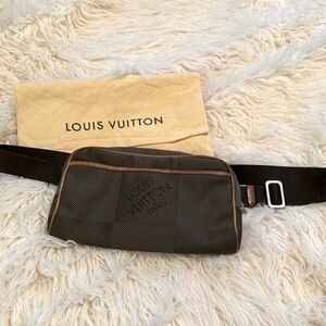 LV Bum bag/ Authentic Rare / Louis Vuitton bum bag. 
💯 authentic.